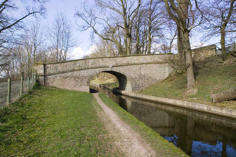 Bridge-across-the-Llangollen-Canal.jpg